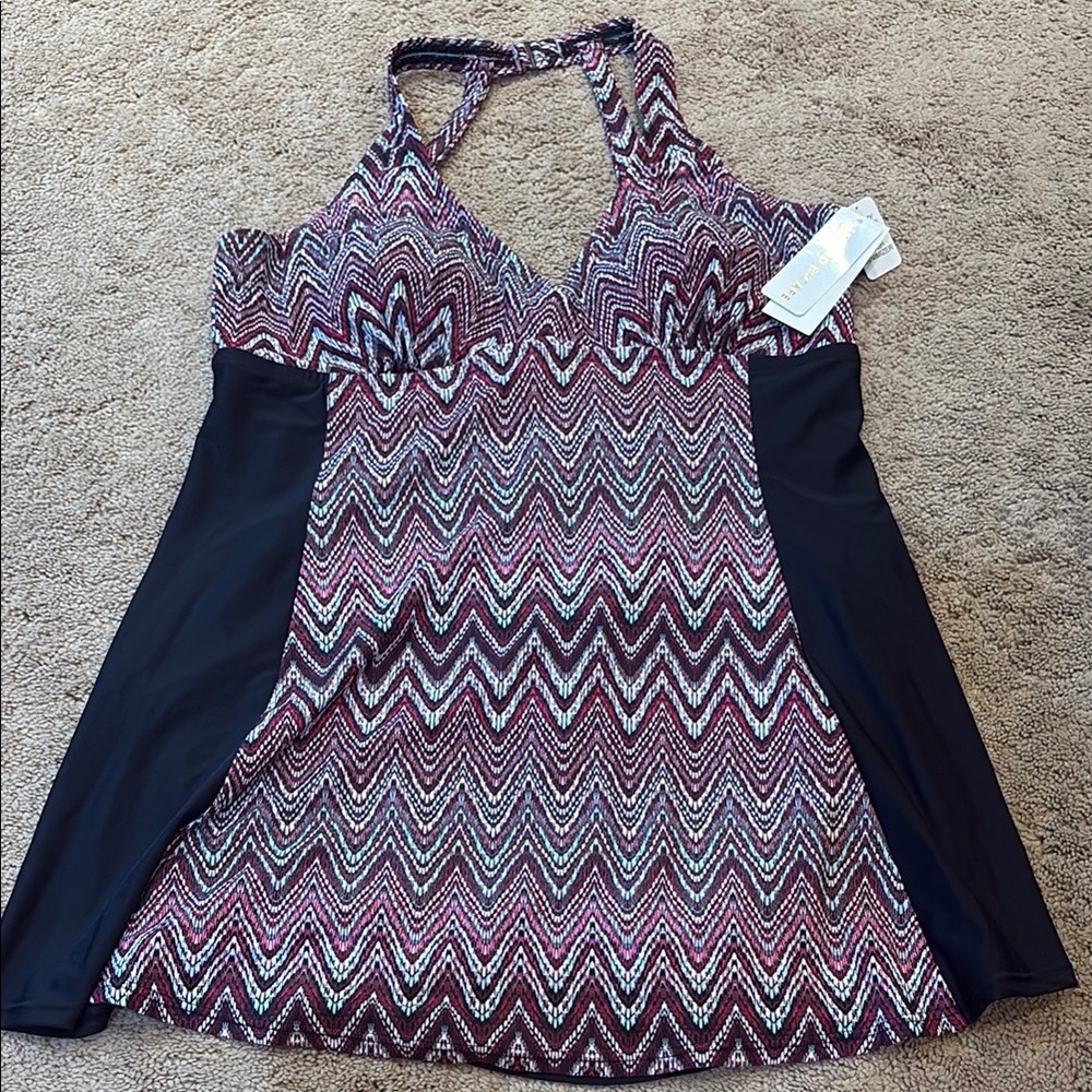 NWT Island Escape H-Back Swimmdress in Black/Multicolor Zig-Zag Chevron Pattern